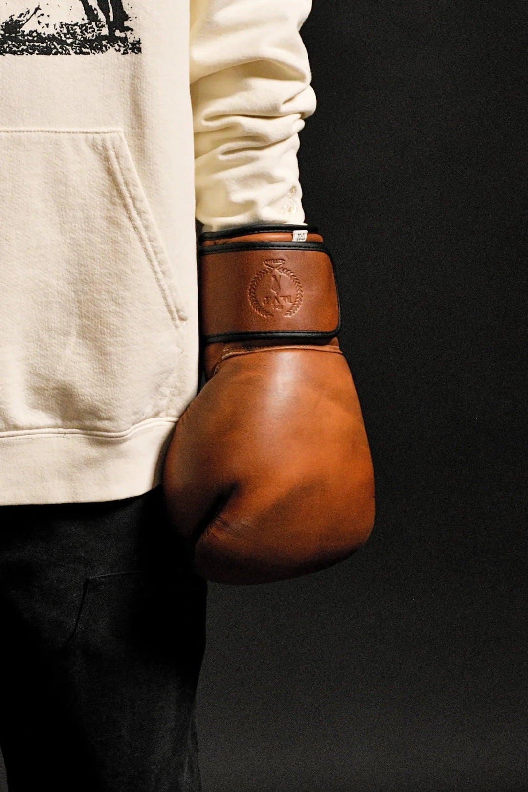 Why Leather Boxing Gloves Are the Best Choice - MODEST VINTAGE PLAYER LTD