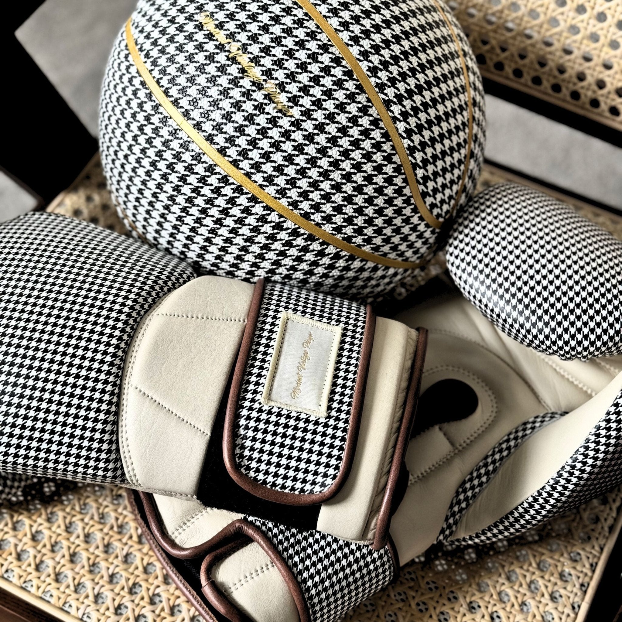 Elite Houndstooth Leather Boxing Gloves (Strap Up) - Cream - MODEST VINTAGE PLAYER LTD